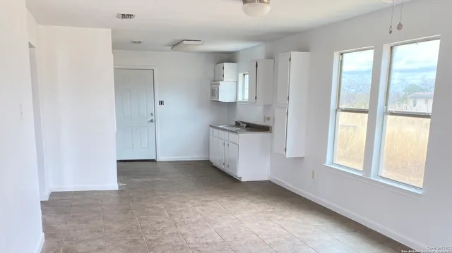 $850 | 428 Burnett Avenue, Unit A, Charlotte, TX 78011