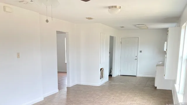 $850 | 428 Burnett Avenue, Unit A, Charlotte, TX 78011