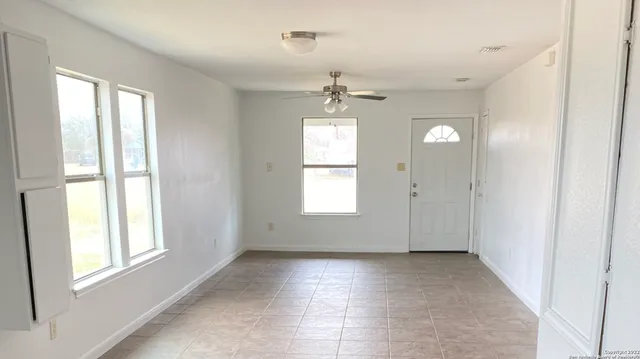 $850 | 428 Burnett Avenue, Unit A, Charlotte, TX 78011