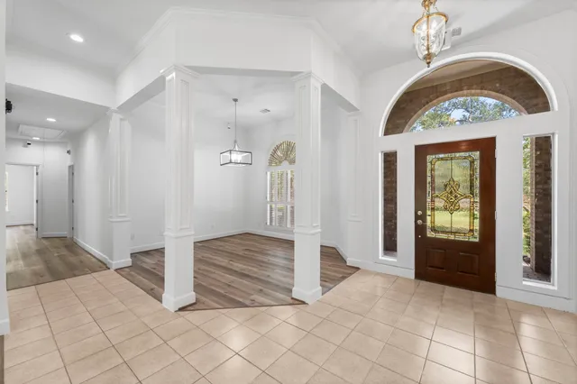 a view of an entryway with a door