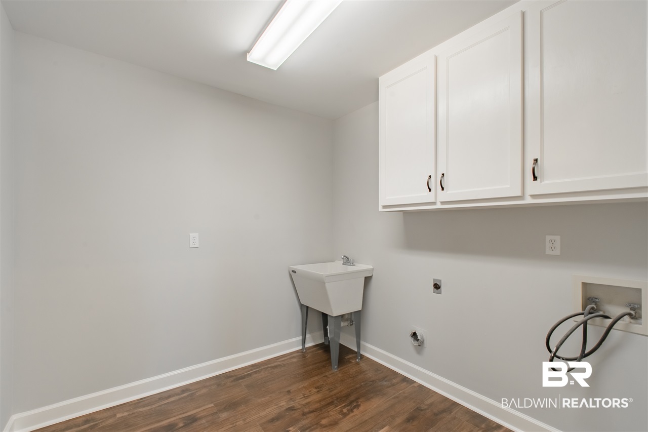 121 Pineridge Road Daphne, AL 36526 - Photo 22 of 41 Oversized Laundry