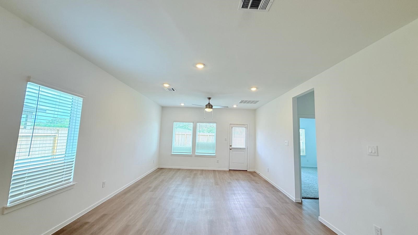 7702 Smooth Vly Court Rosharon, TX 77583 - Photo 3 of 8 Gallery Image 3
