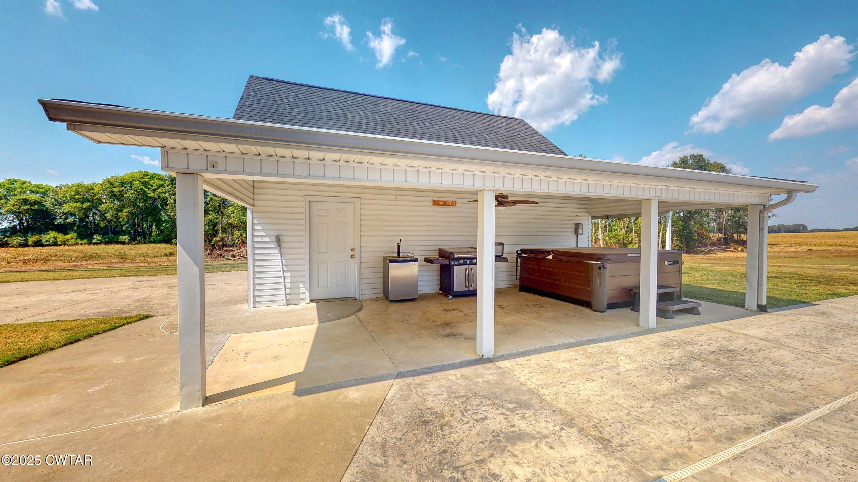 2345 East Grove Road Gleason, TN 38229 - Photo 37 of 44 a view of a livingroom with furniture