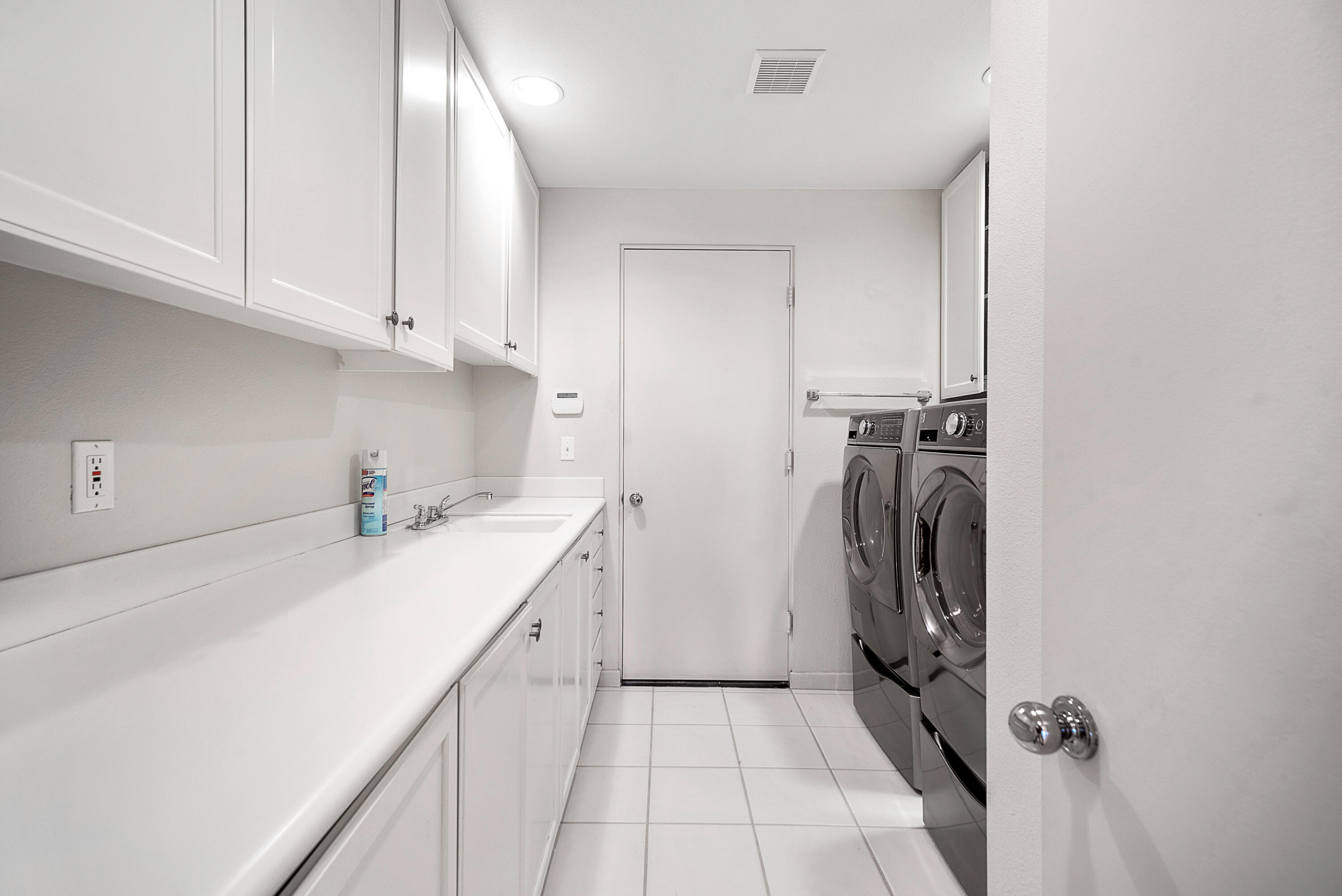 500 Red Arrow Trail Palm Desert, CA 92211 - Photo 42 of 60 a utility room with dryer and washer