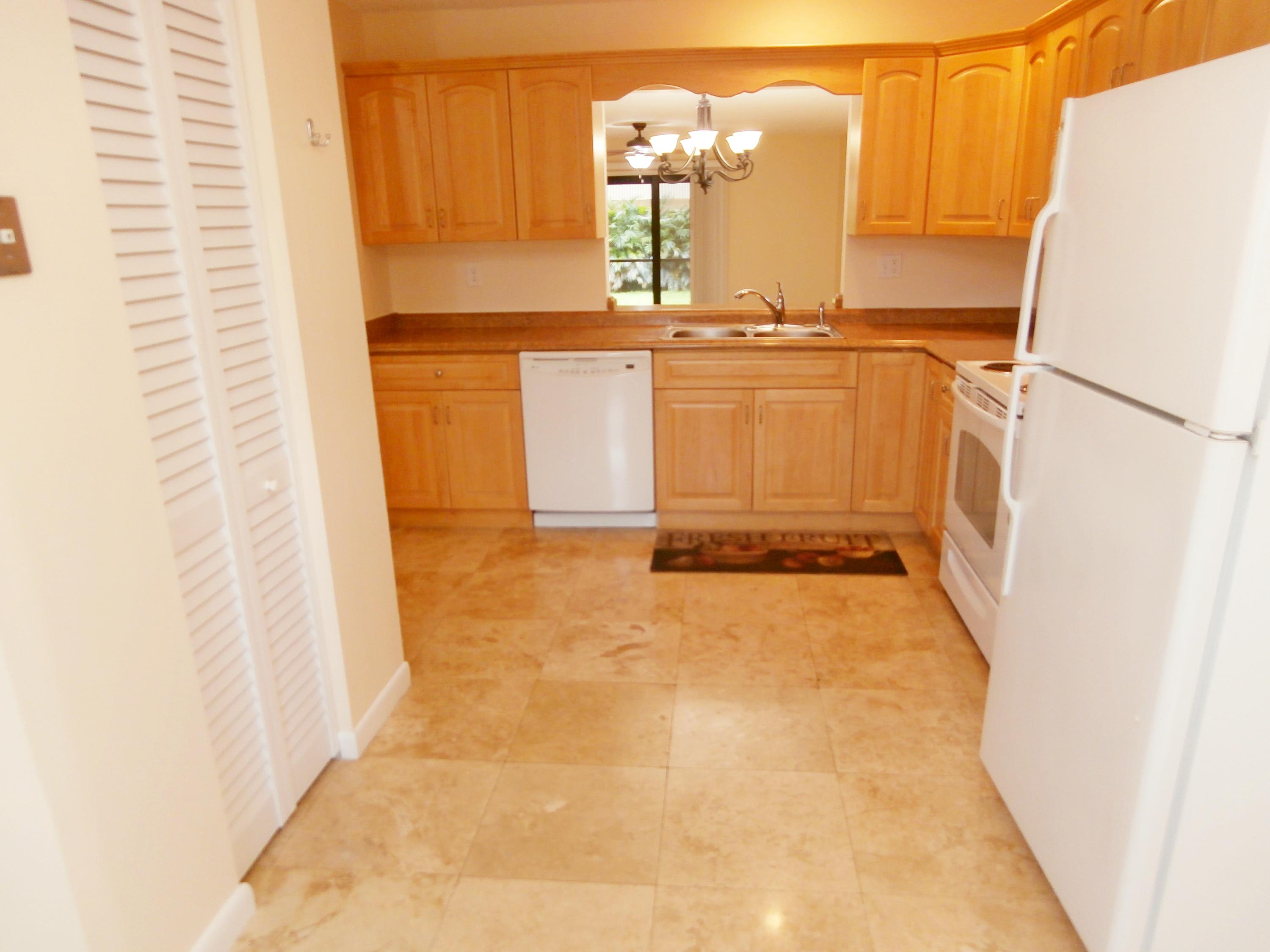 468 Northeast 42nd Street Boca Raton, FL 33431 - Photo 4 of 19 Kitchen