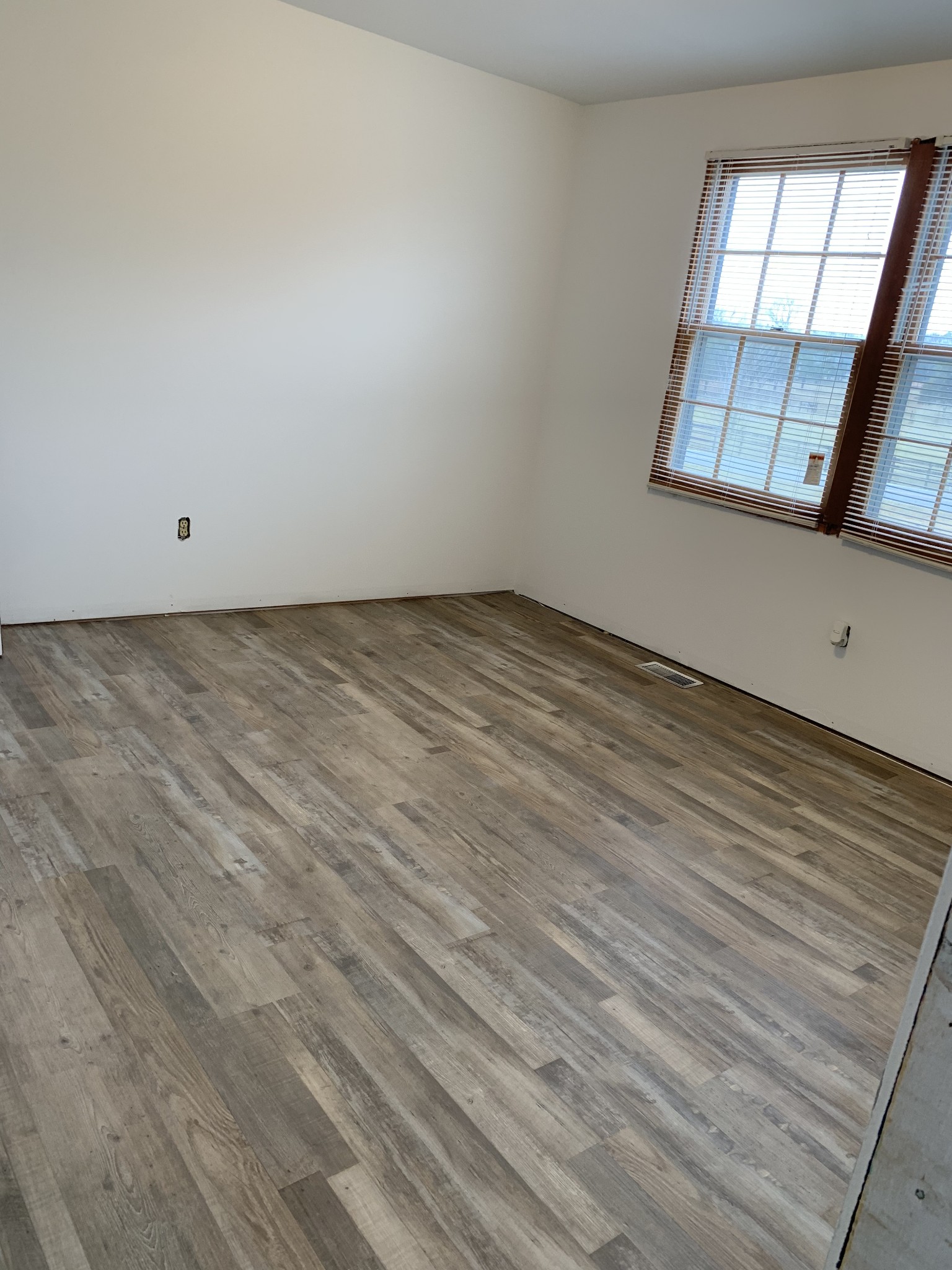 12663 Newtown Road Rockvale, TN 37153 - Photo 3 of 17 a view of an empty room and window