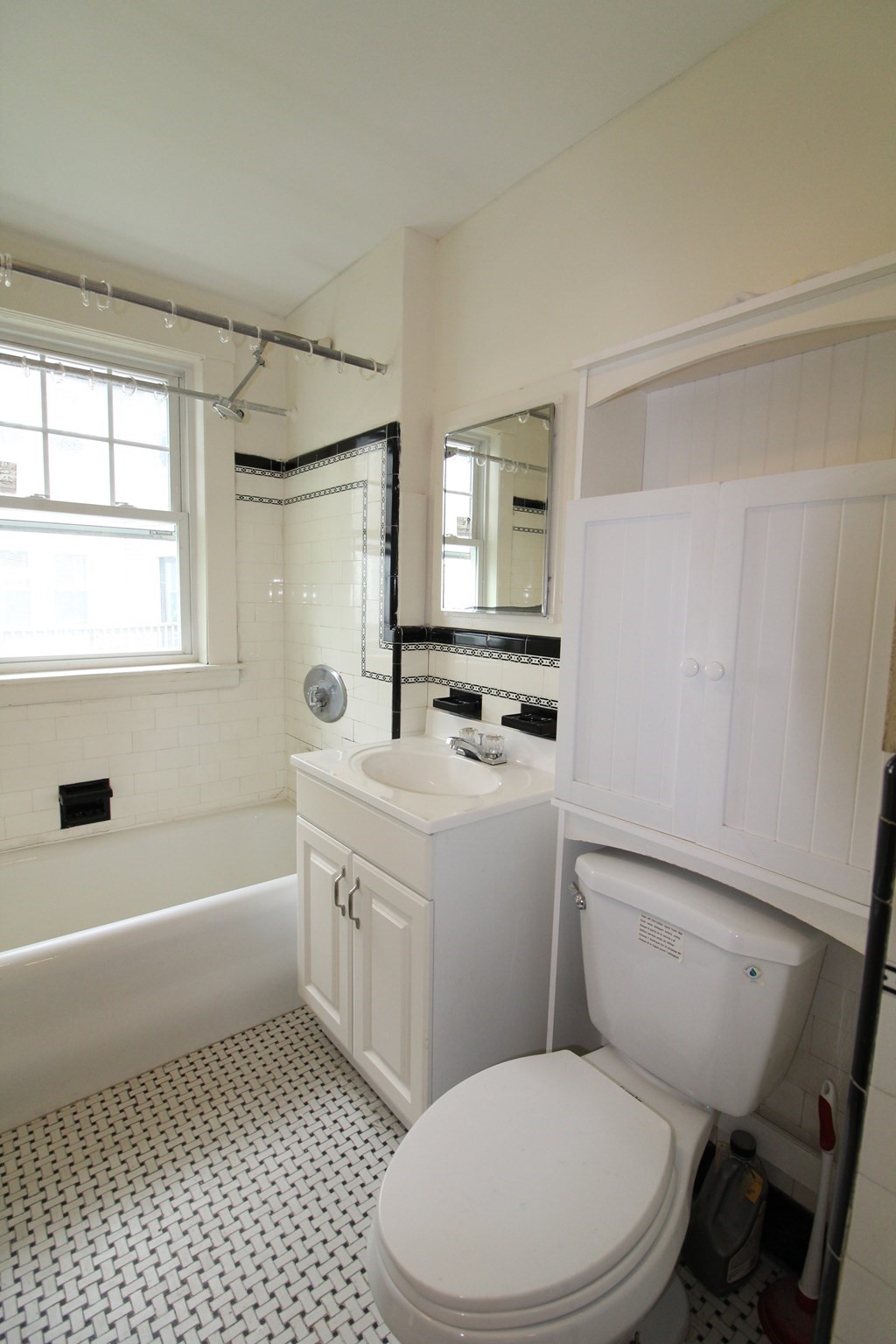 24 Edgecliff Road, Unit 24 Watertown, MA 02472 - Photo 10 of 10 Gallery Image 10
