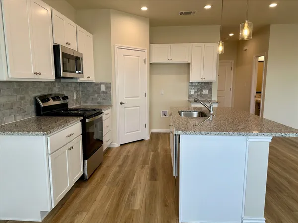 $1,800 | 515 War Admiral Drive, Unit A, Jarrell, TX 76537