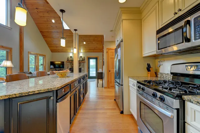 $800,000 | 29 Falcon Loop, Bartlett, NH 03812