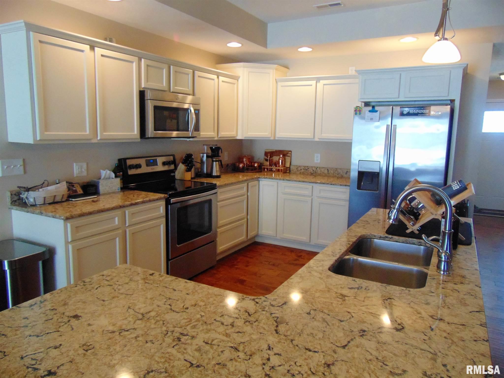 113 Twin Lakes Road Carterville, IL 62918 - Photo 9 of 27 Gallery Image 9