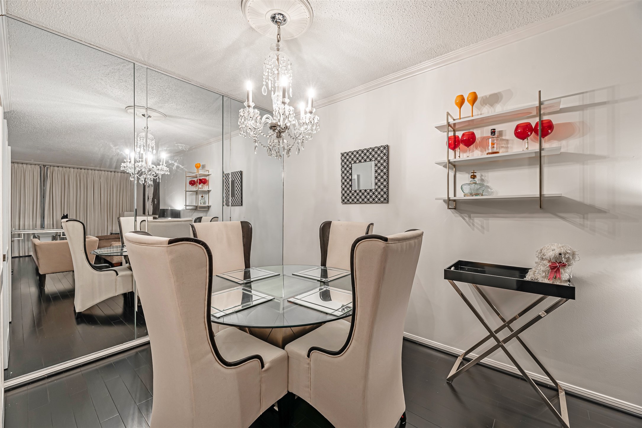 661 Bering Drive, Unit 404 Houston, TX 77057 - Photo 11 of 28 a view of a dining room with furniture