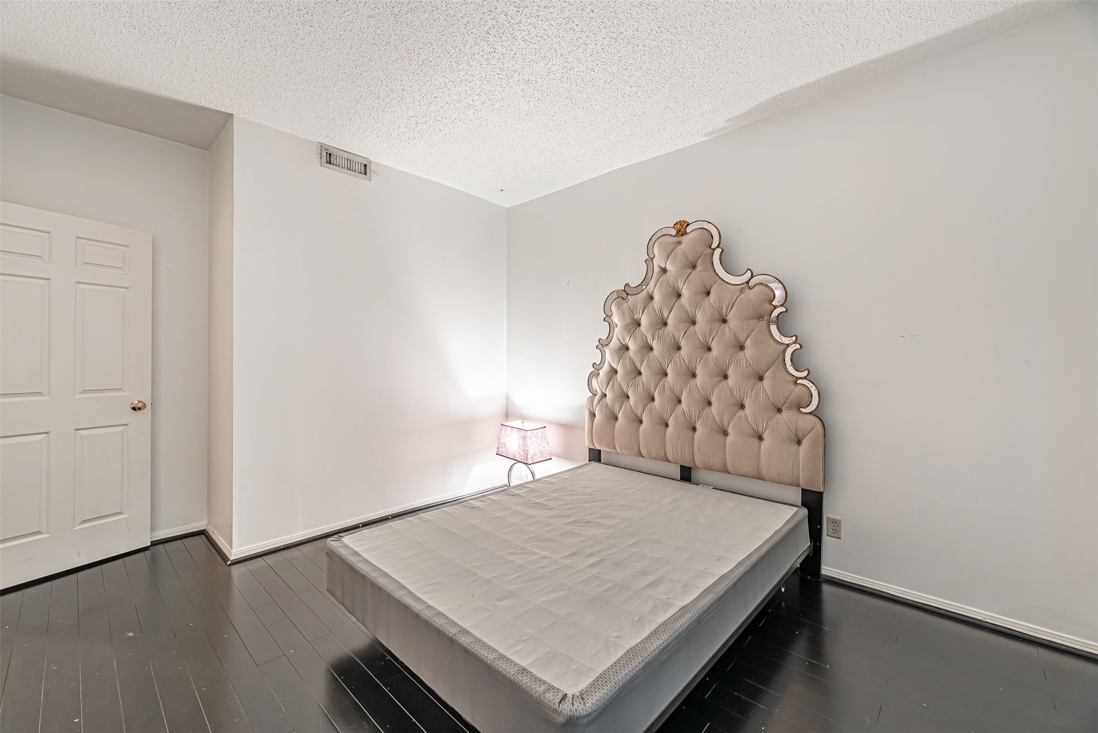 661 Bering Drive, Unit 404 Houston, TX 77057 - Photo 12 of 28 a room with a bed and a wooden floor