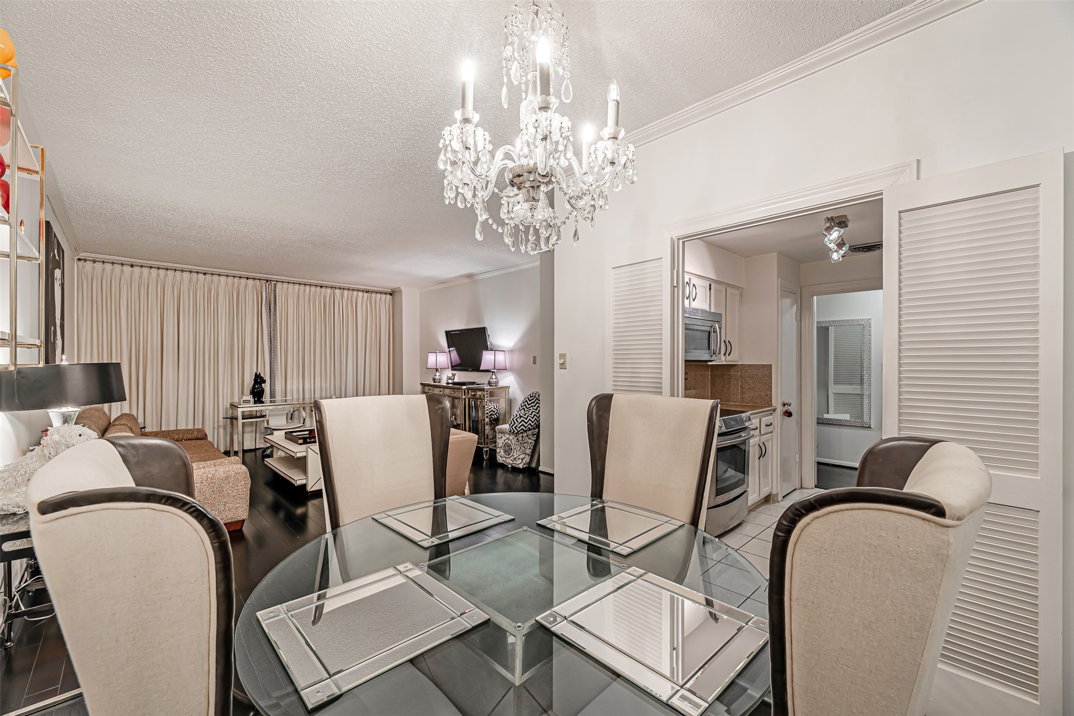 661 Bering Drive, Unit 404 Houston, TX 77057 - Photo 5 of 28 a view of a dining room with furniture and chandelier