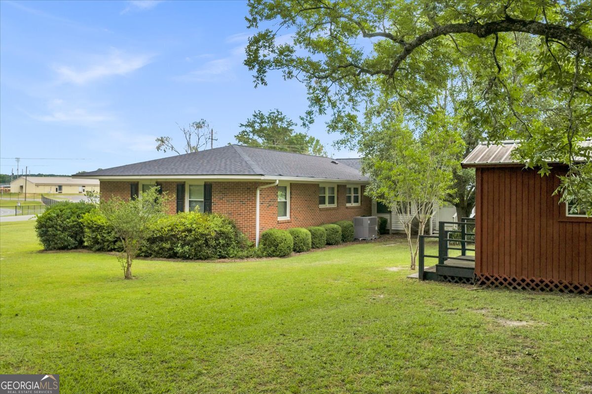 240 Peter Street Cochran, GA 31014 - Photo 9 of 48