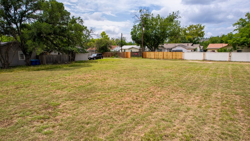 519 Lucille Street Kerrville, TX 78028 - Photo 3 of 11