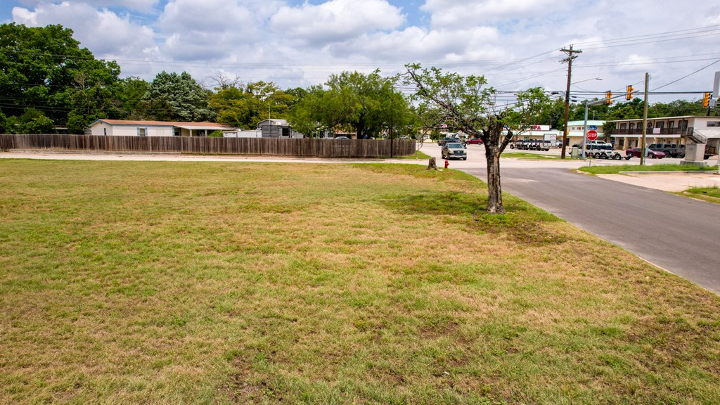 519 Lucille Street Kerrville, TX 78028 - Photo 5 of 11