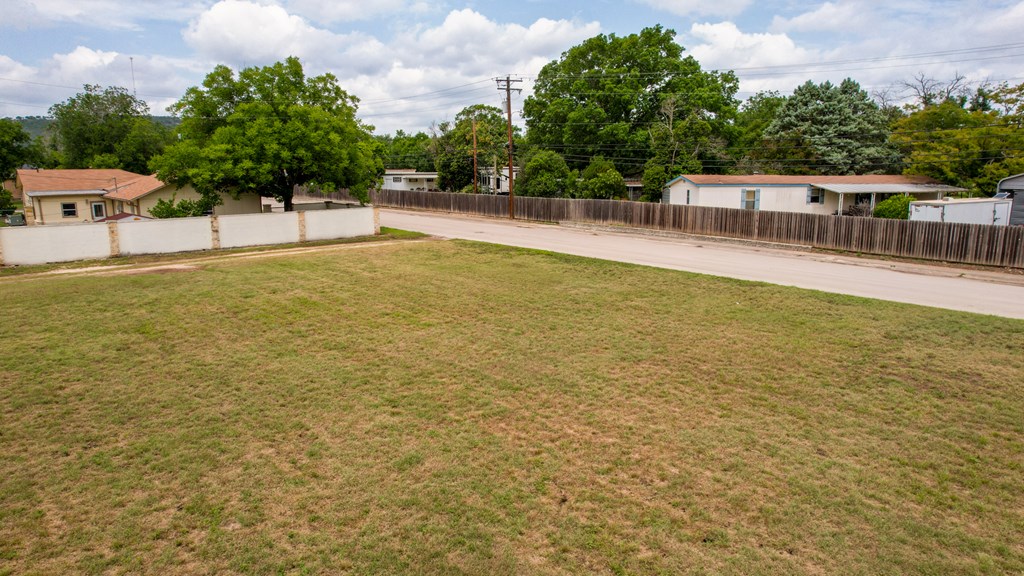 519 Lucille Street Kerrville, TX 78028 - Photo 7 of 11