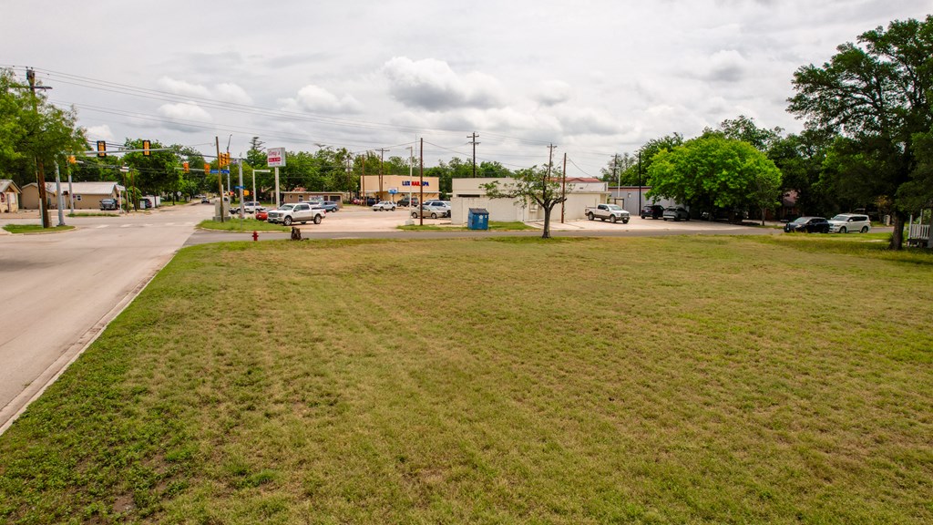 519 Lucille Street Kerrville, TX 78028 - Photo 9 of 11