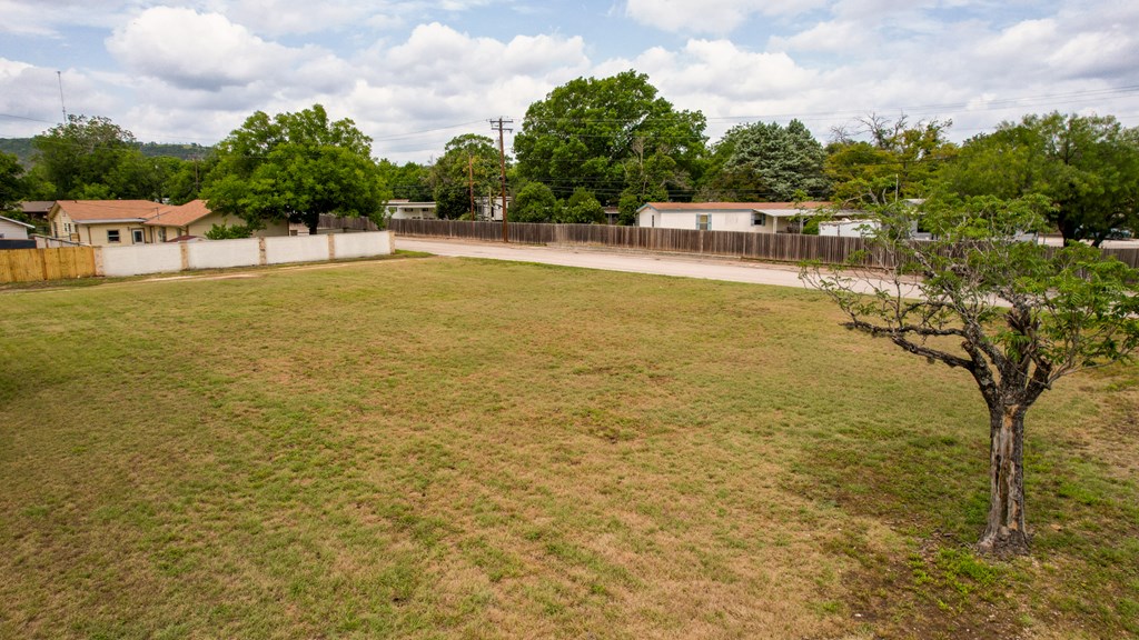 519 Lucille Street Kerrville, TX 78028 - Photo 10 of 11