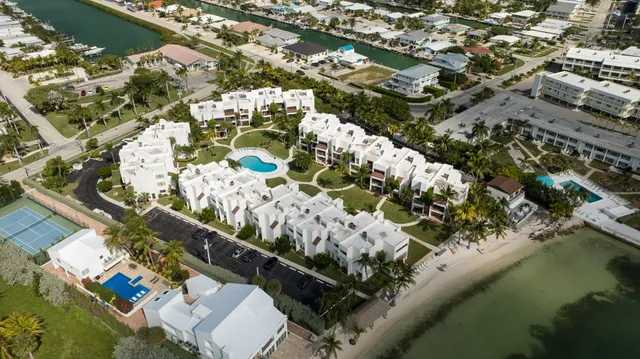 a picture of a bathroom with mirror