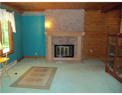 1956 High Hill Road Pulaski, PA 16143 - Photo 7 of 18 Living Room.