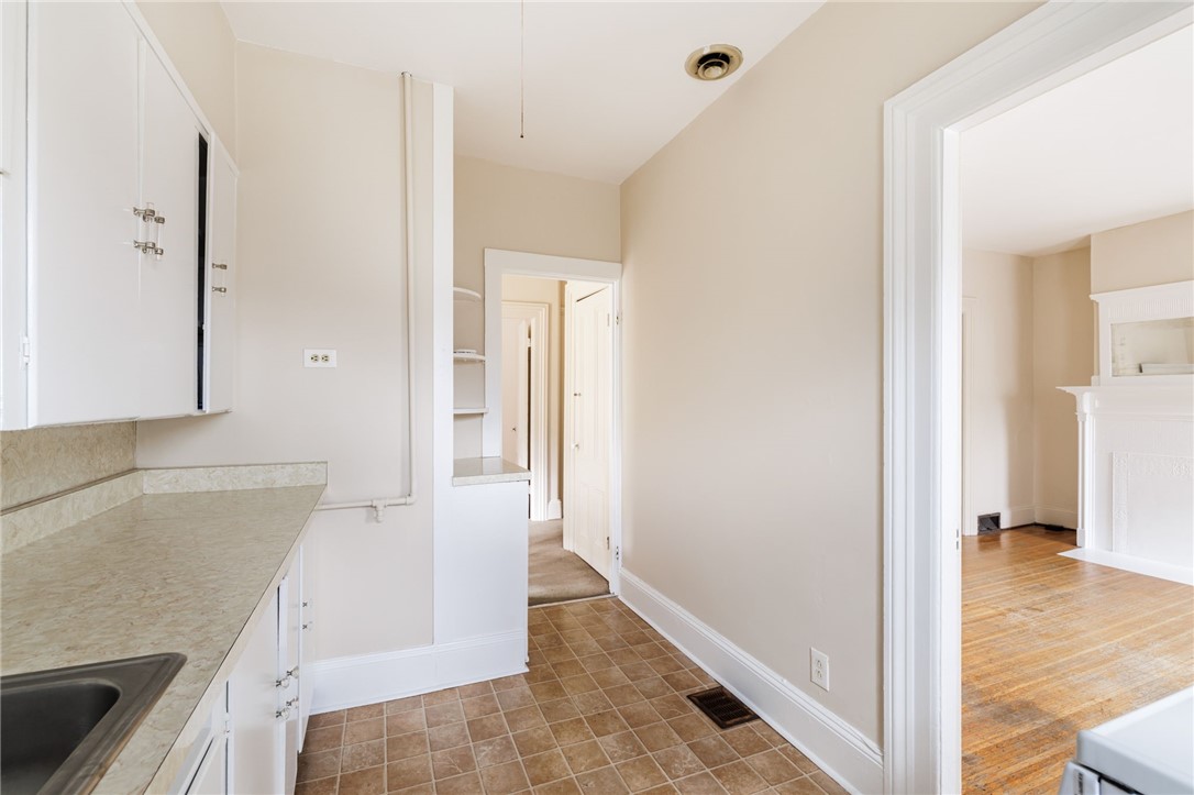 18 Vick Park B Rochester, NY 14607 - Photo 4 of 16