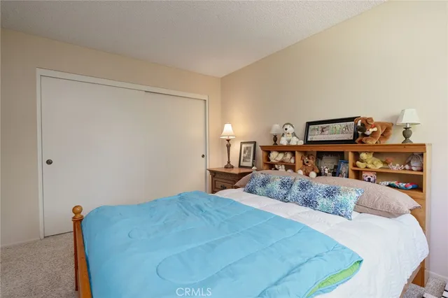 a bed room with a bed