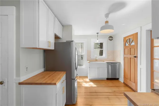 $330,000 | 22 Sycamore Lane, Waterbury, CT 06705