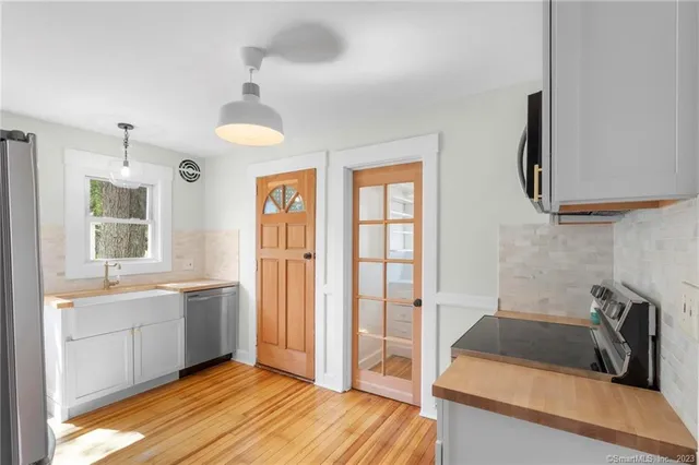 $330,000 | 22 Sycamore Lane, Waterbury, CT 06705