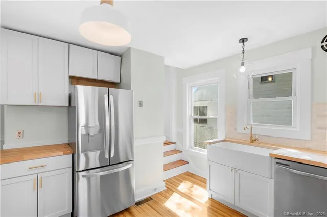 $330,000 | 22 Sycamore Lane, Waterbury, CT 06705