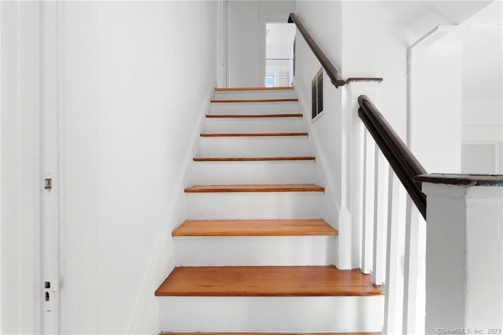 22 Sycamore Lane Waterbury, CT 06705 - Photo 21 of 31 a view of entryway