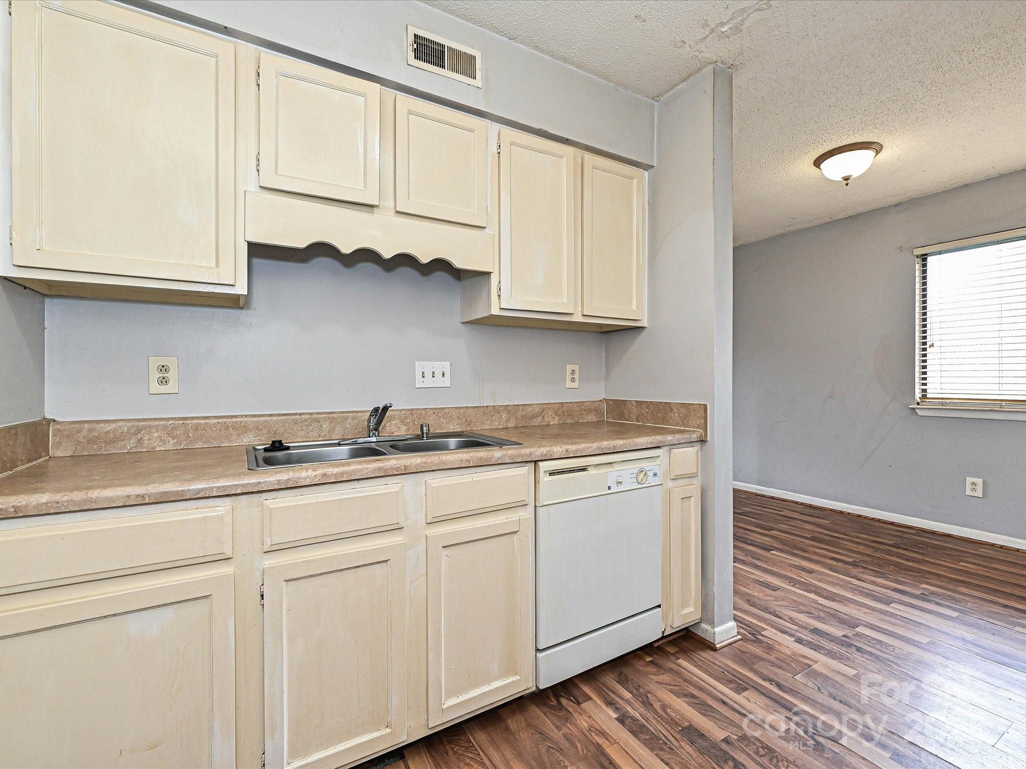 6148 Heath Ridge Court, Unit A Charlotte, NC 28210 - Photo 11 of 22