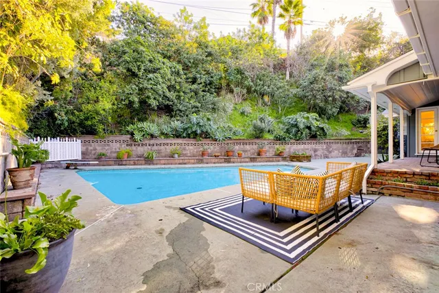 a view of a patio in back of the house