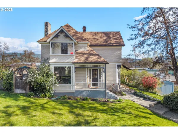 $625,000 | 217 West 8th Street, The Dalles, OR 97058