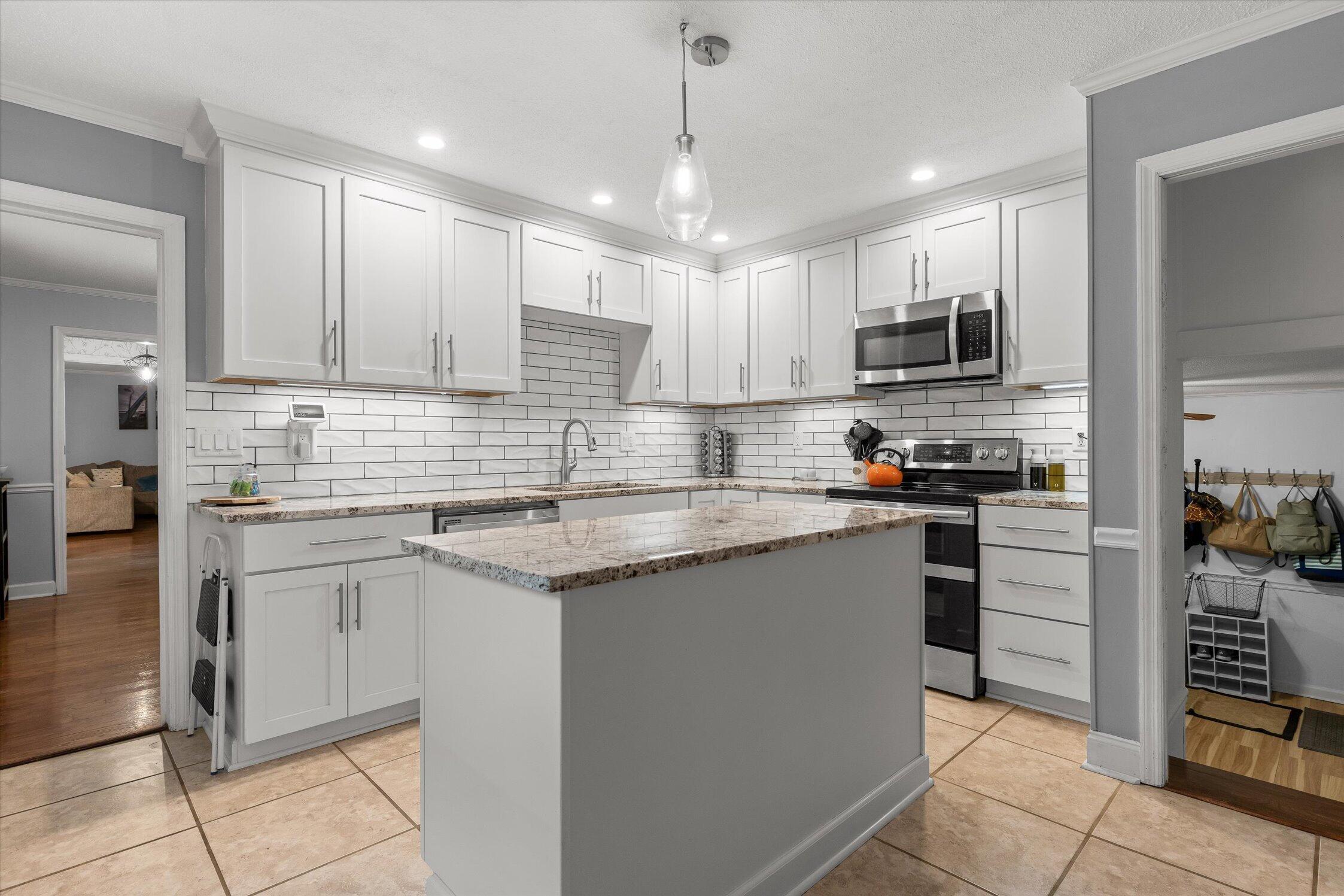 5622 Cold Springs Road Hixson, TN 37343 - Photo 10 of 47 Kitchen to Dining