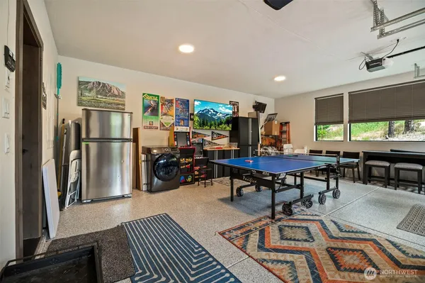 a room with lots of tables and chairs