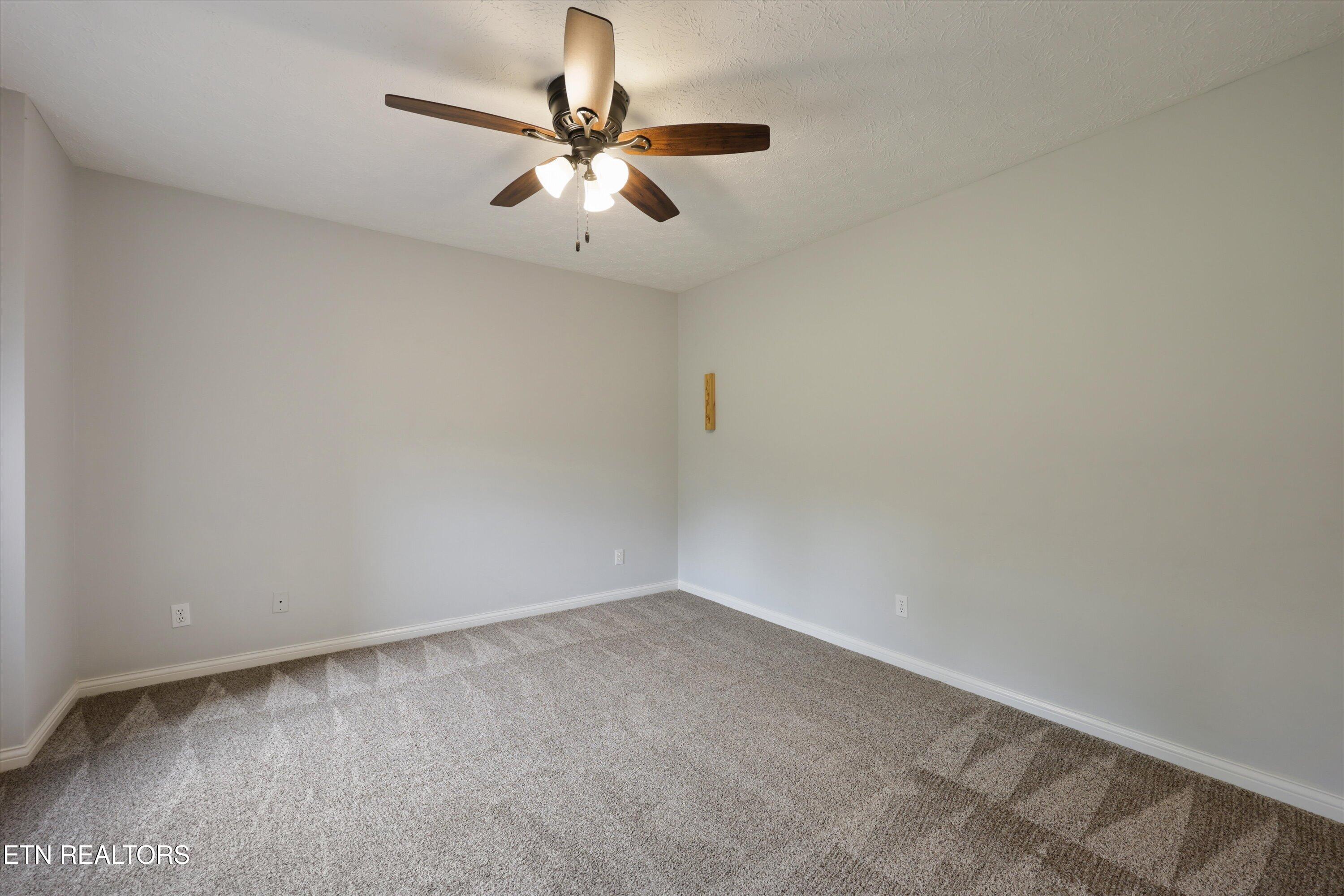 16 Radcliff Terrace Oak Ridge, TN 37830 - Photo 36 of 52 48-16 Radcliff Terrace053