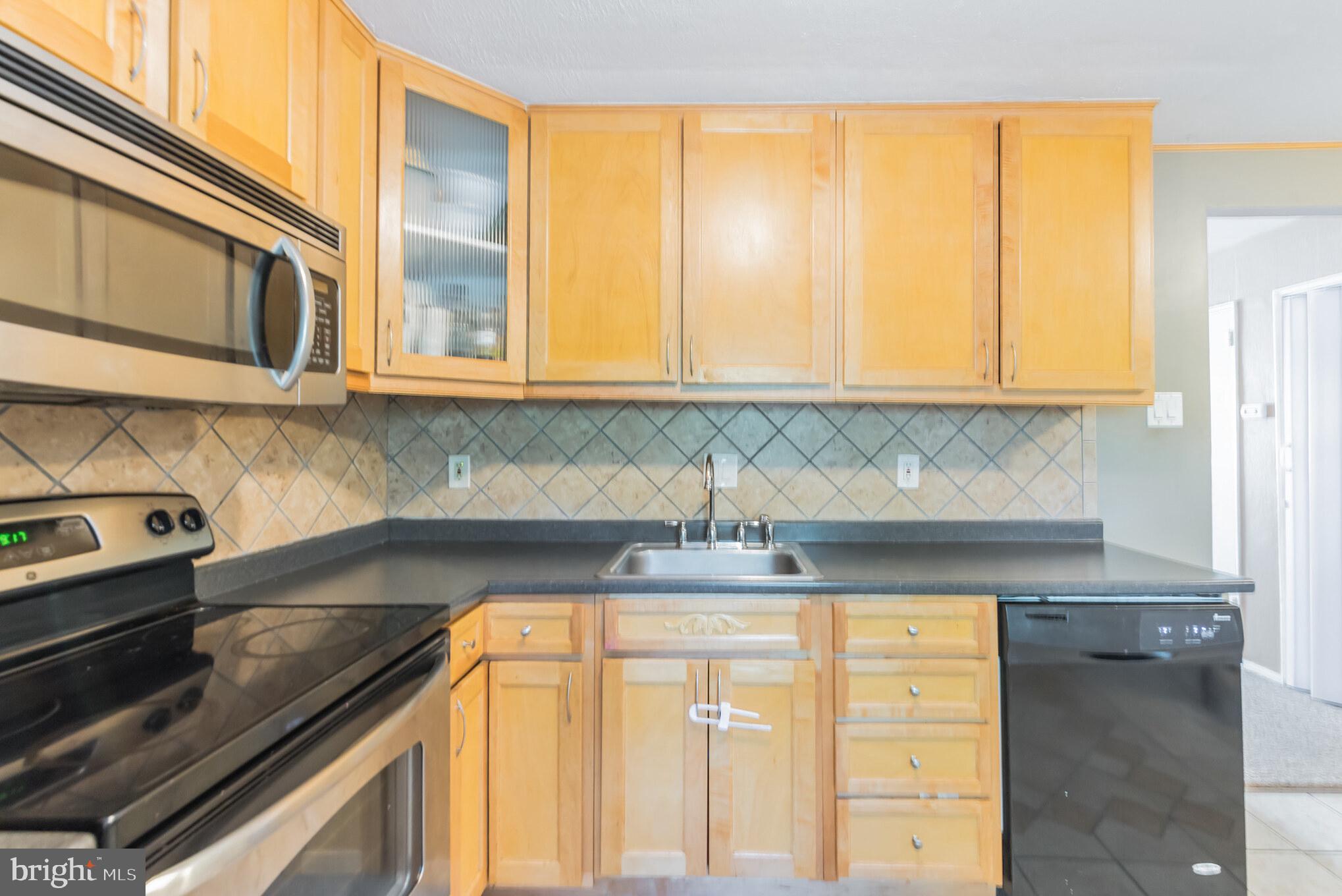 4126 Fairdale Road Philadelphia, PA 19154 - Photo 7 of 28 Gallery Image 7