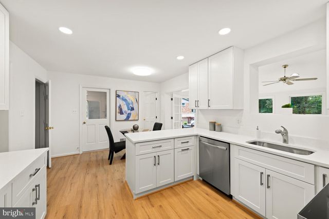 $800,000 | 10027 Whitefield Street, Fairfax, VA 22032