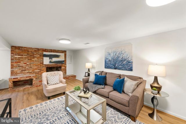 $800,000 | 10027 Whitefield Street, Fairfax, VA 22032