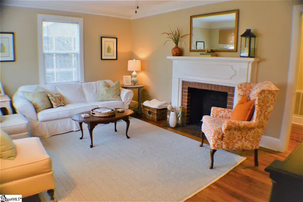 $1,675 | 117 Hillcrest Circle, Greenville, SC 29609