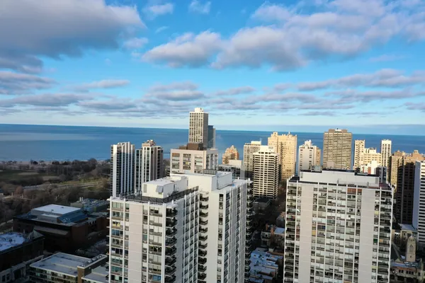 $240,000 | 1455 North Sandburg Terrace, Unit 1105, Chicago, IL 60610