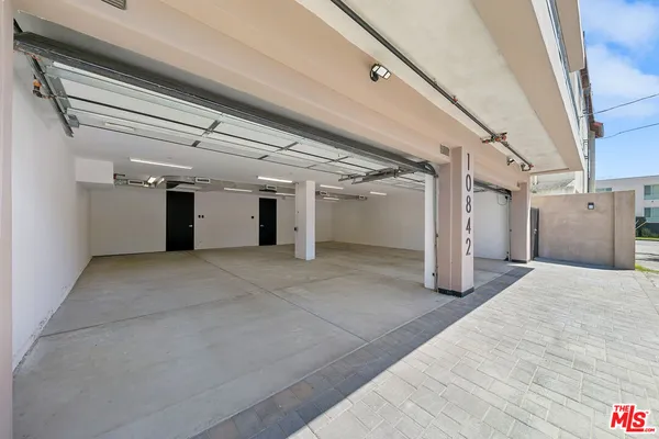 a view of a garage