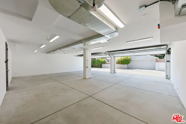 a view of a garage