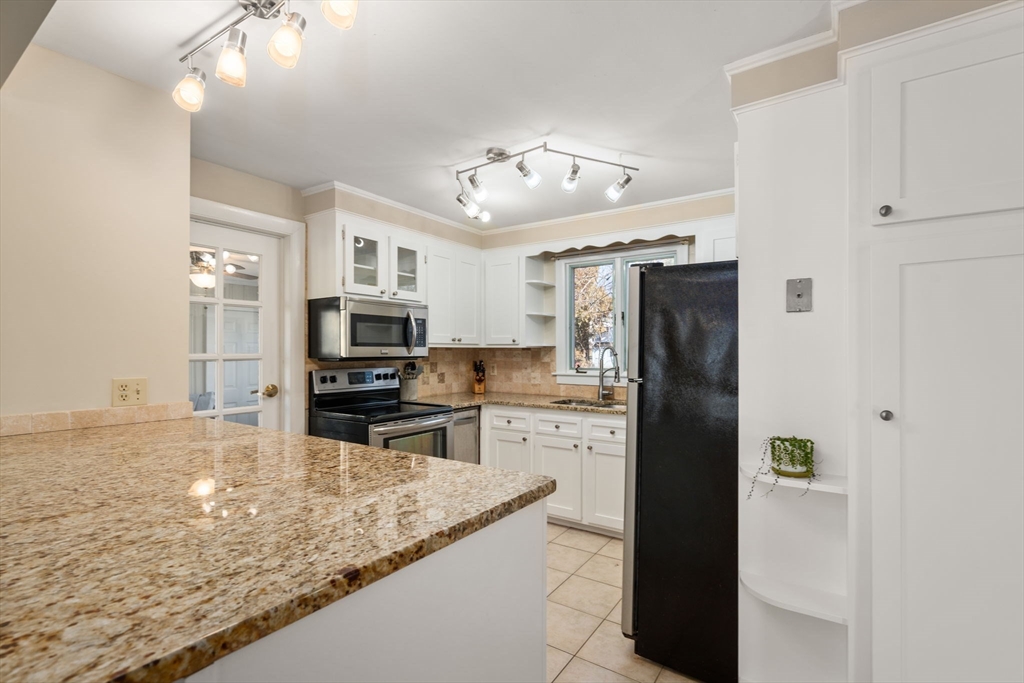 12 Pembrook Road North Andover, MA 01845 - Photo 8 of 30 Gallery Image 8