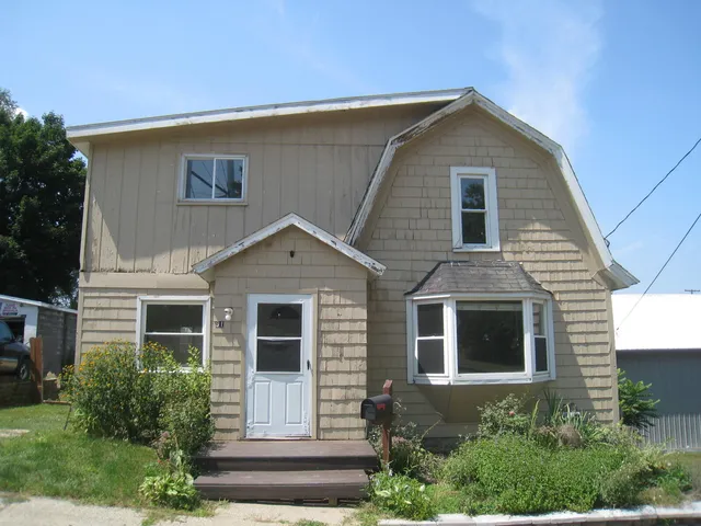 $169,900 | 91 Prospect Street Northwest, Sparta, MI 49345