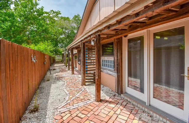 $374,900 | 3107 Myatt Lane, El Campo, TX 77437