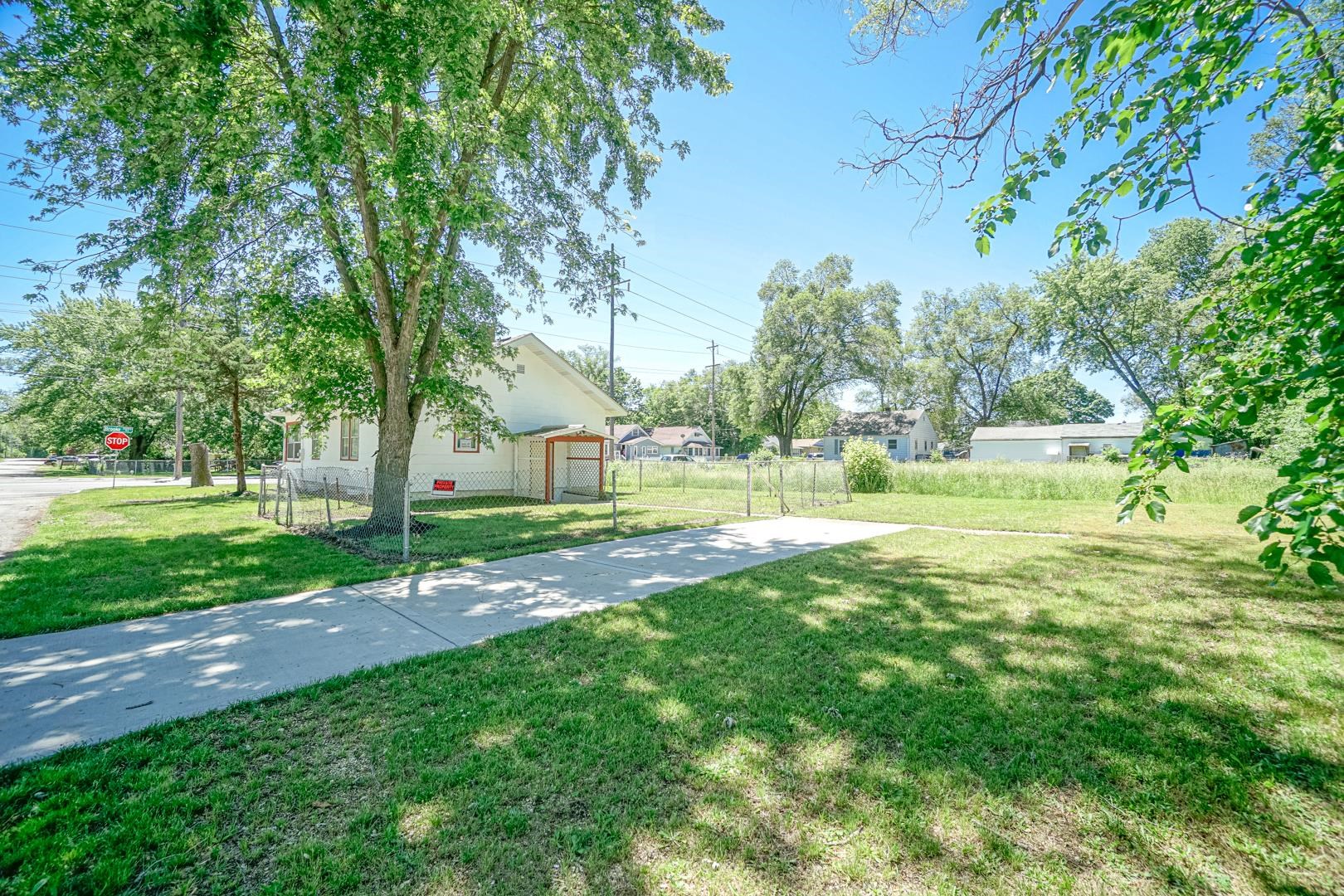 834 Brooke Road Rockford, IL 61109 - Photo 23 of 26 a view of yard with green space