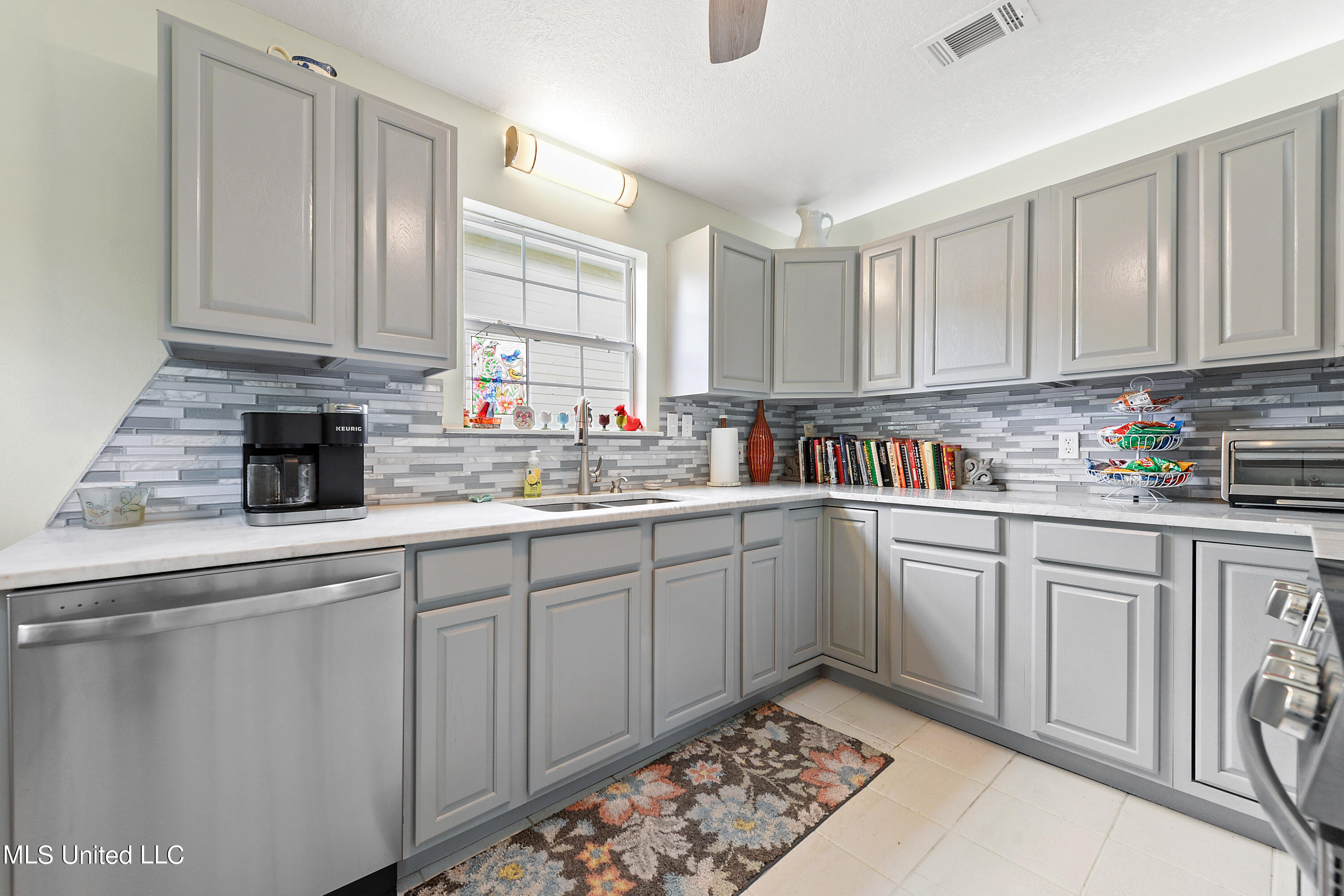 16116 Race Track Road Biloxi, MS 39532 - Photo 8 of 25 Kitchen on 16114 Racetrac