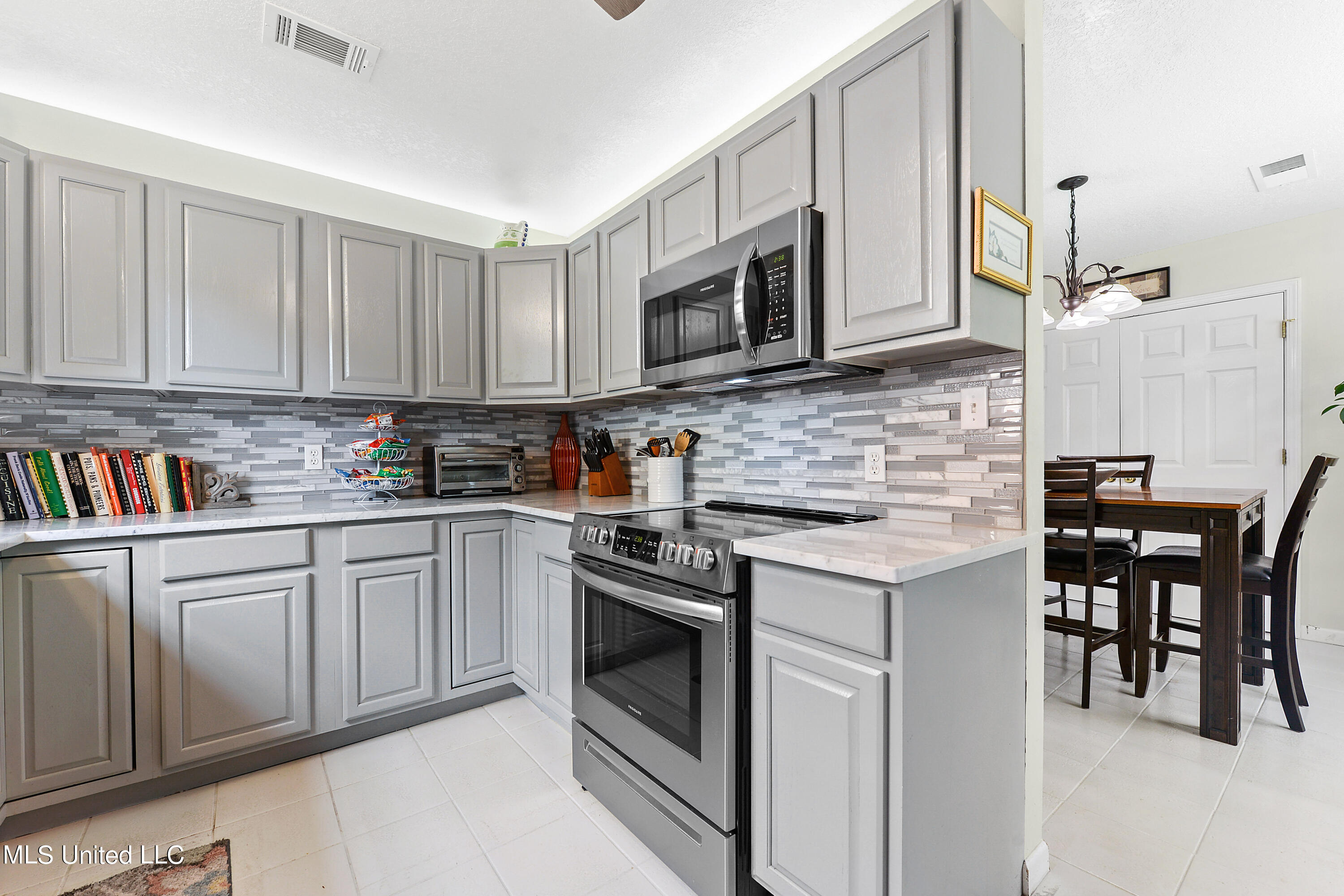 16116 Race Track Road Biloxi, MS 39532 - Photo 9 of 25 Kitchen and Dining on Racetrac